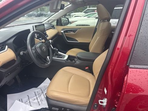 Used 2020 Toyota RAV4 Limited FWD image 5