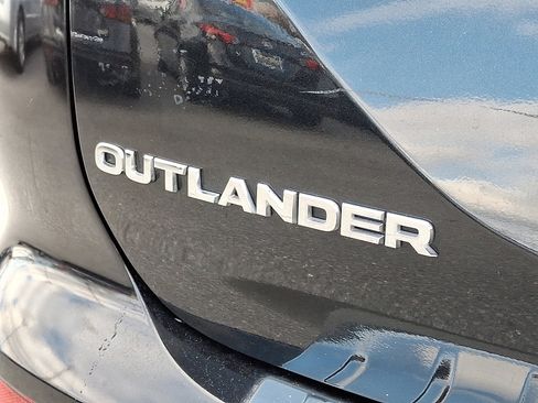 Used 2022 Mitsubishi Outlander SE image 32