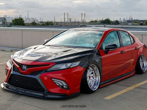 Used 2019 Toyota Camry XSE image 14