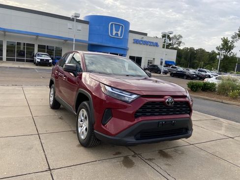 Used 2023 Toyota RAV4 LE AWD/4WD image 2
