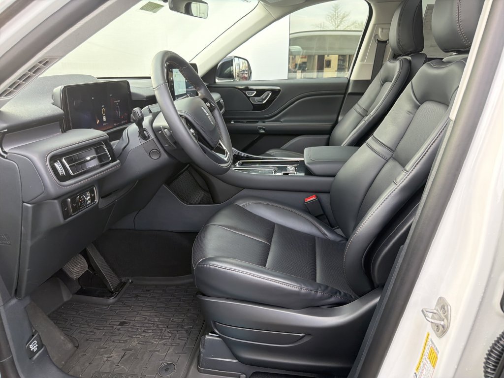 New 2026 Lincoln Aviator AWD w/ Jet Appearance Package image 5