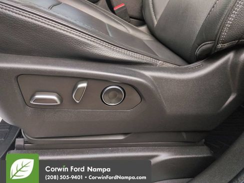 Used 2021 GMC Yukon XL Denali w/ Denali Premium Package AWD/4WD image 12