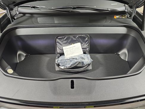 Used 2024 Rivian R1S Adventure AWD/4WD image 14