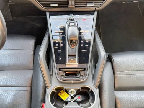 Used 2020 Porsche Cayenne Sport Utility 4D image 23