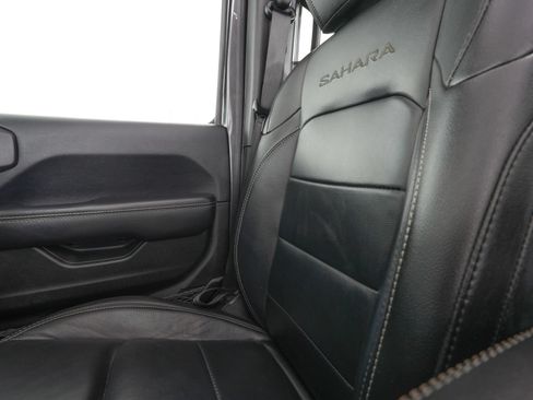 Used 2019 Jeep Wrangler Unlimited Sahara AWD/4WD image 25