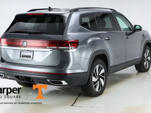 Used 2025 Volkswagen Atlas SE w/ Panoramic Sunroof Package FWD image 9