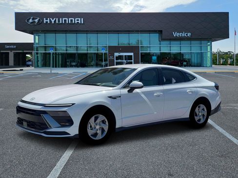 New 2026 Hyundai Sonata SE FWD image 2