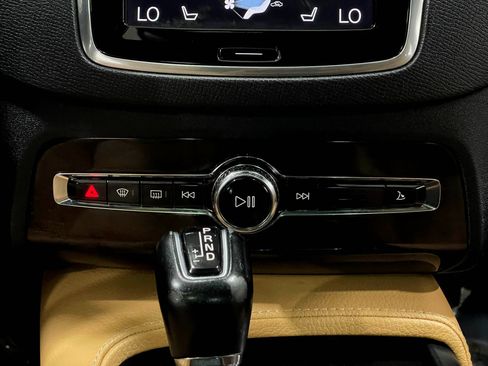 Used 2018 Volvo XC90 T6 Momentum w/ Convenience Package AWD/4WD image 25