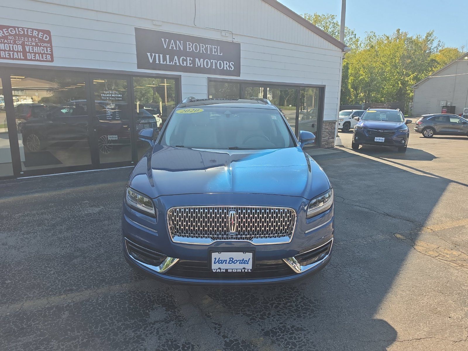 Used 2020 Lincoln Nautilus Reserve w/ Cargo Utility Package AWD/4WD image 2