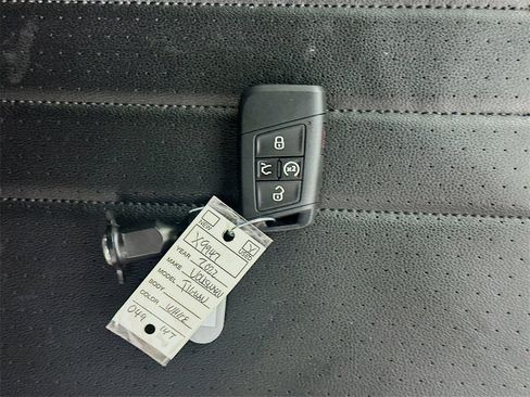 Used 2022 Volkswagen Tiguan SE image 34