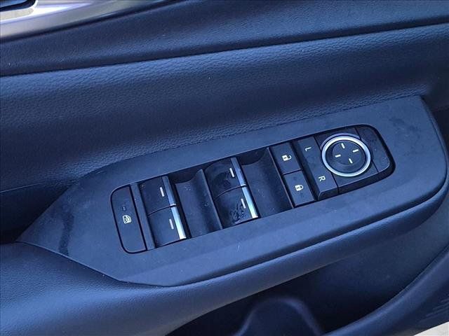 Used 2026 Toyota Prius Plug-In Hybrid FWD image 2
