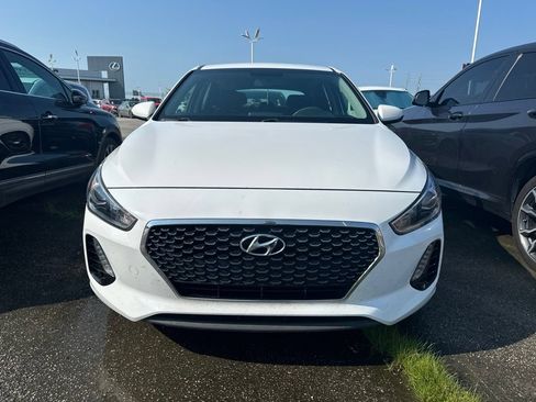 Used 2020 Hyundai Elantra GT FWD image 2