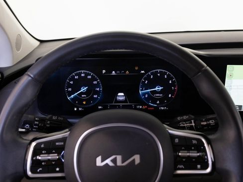 Used 2024 Kia Carnival SX image 32