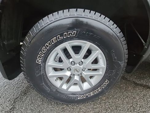 Used 2015 Nissan Frontier SV image 17