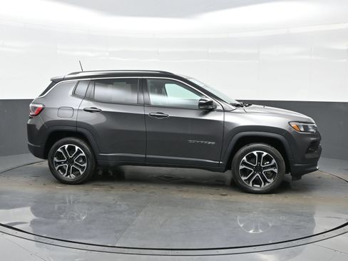 Used 2022 Jeep Compass Limited AWD/4WD image 10