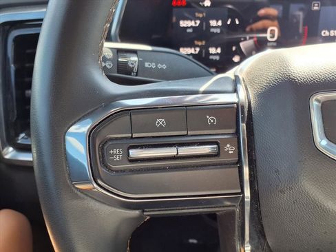 Used 2024 GMC Canyon AT4 w/ Technology Package image 12