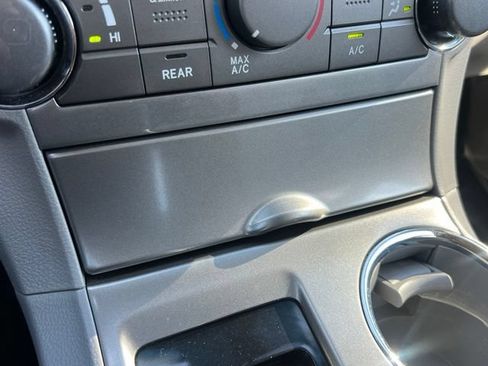 Used 2013 Toyota Highlander Plus FWD image 27
