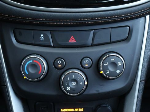 Certified 2022 Chevrolet Trax LT w/ LT Convenience Package AWD/4WD image 18