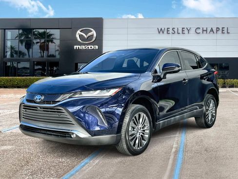 Used 2024 Toyota Venza LE image 1