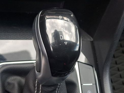 Used 2022 Volkswagen Taos SEL AWD/4WD image 16