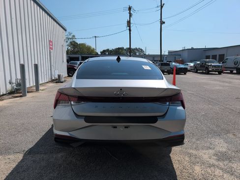 Used 2022 Hyundai Elantra SEL w/ Cargo Package FWD image 7
