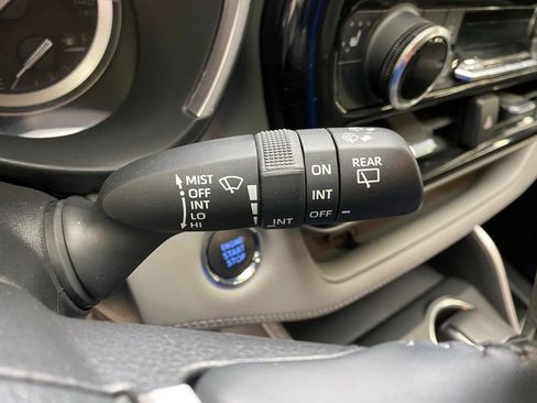 Used 2022 Toyota Highlander XLE image 28