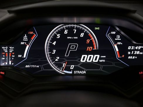 Used 2020 Lamborghini Huracan EVO image 31