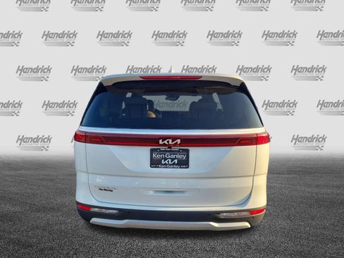 Used 2023 Kia Carnival LX FWD image 9