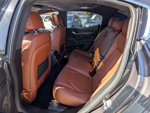 Used 2016 Maserati Ghibli Base image 12