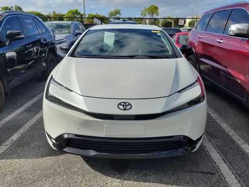 Used 2025 Toyota Prius image 2