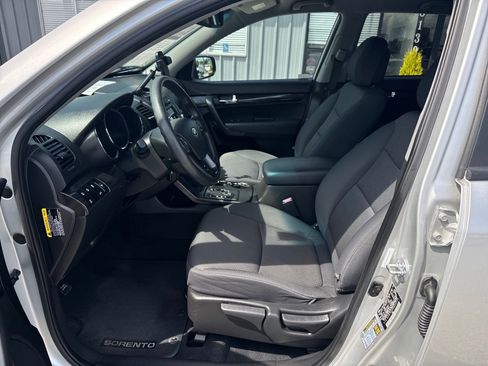 Used 2013 Kia Sorento LX AWD/4WD image 7