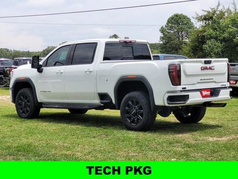Used 2024 GMC Sierra 2500 AT4 w/ Technology Package AWD/4WD image 8