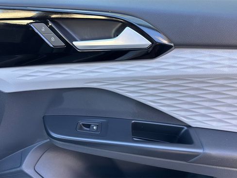 Used 2022 Volkswagen Taos S image 20