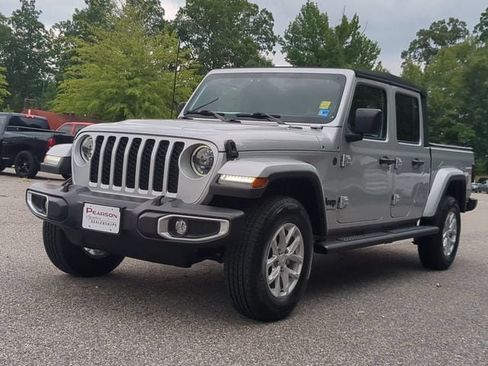 Used 2023 Jeep Gladiator Sport AWD/4WD image 7