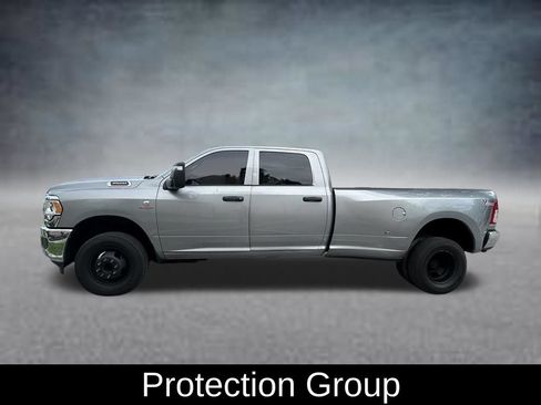 Used 2024 RAM 3500 Tradesman w/ Chrome Appearance Group AWD/4WD image 4