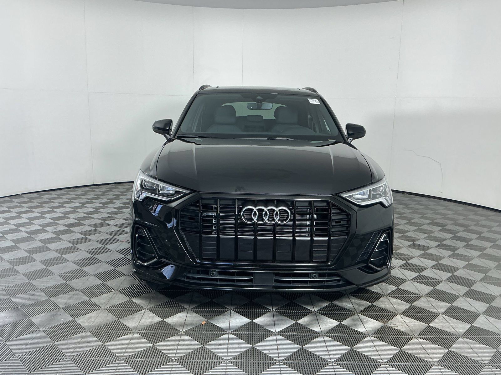 Used 2025 Audi Q3 2.0T Premium AWD/4WD image 2