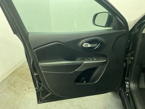 Used 2022 Jeep Cherokee Limited image 22