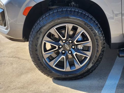 Used 2022 Chevrolet Tahoe Z71 w/ Off-Road Capability Package AWD/4WD image 17