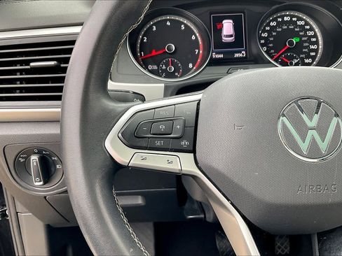 Used 2021 Volkswagen Atlas Cross Sport SE image 21