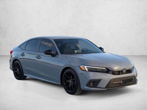 Used 2023 Honda Civic Sport image 3