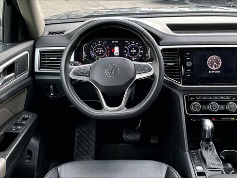 Certified 2023 Volkswagen Atlas SE image 6