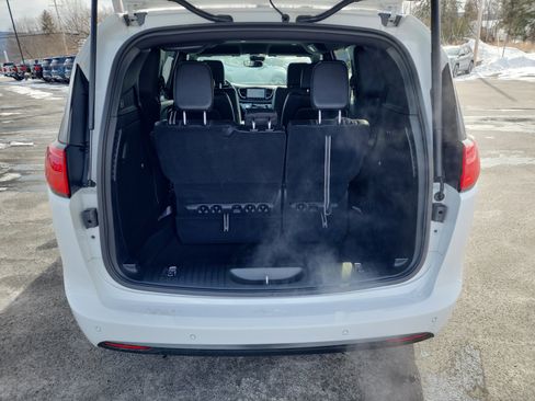 Used 2025 Chrysler Voyager LX image 28