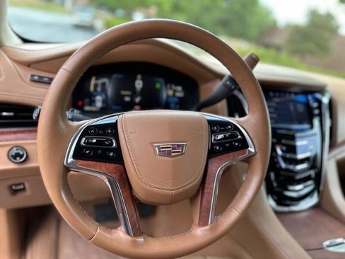 Used 2015 Cadillac Escalade Platinum AWD/4WD image 16