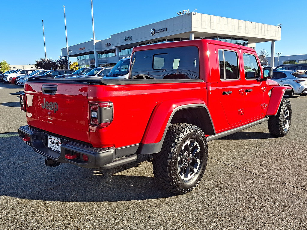 Used 2025 Jeep Gladiator Rubicon AWD/4WD image 7