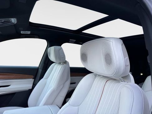 New 2026 Cadillac Vistiq Sport w/ LPO, Floor Liner Package image 17