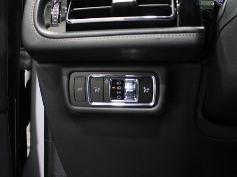 Used 2025 Lincoln Aviator AWD image 10