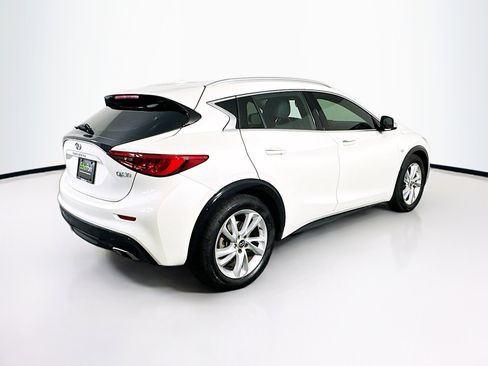 Used 2018 INFINITI QX30 FWD image 9