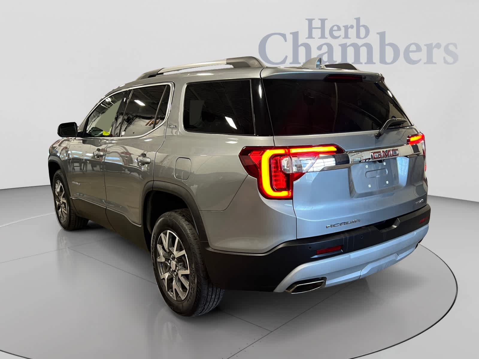 Certified 2023 GMC Acadia SLE w/ Driver Convenience Package AWD/4WD image 3