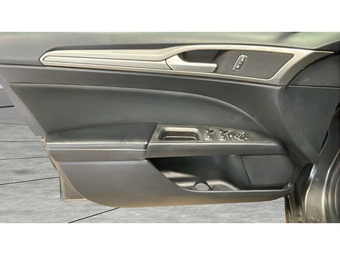 Used 2020 Ford Fusion SE FWD image 10