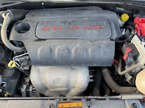 Used 2019 Jeep Renegade Latitude w/ Safety & Security Group II image 32